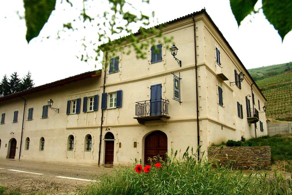 Neviglie Marcarini Agriturismo מראה חיצוני תמונה