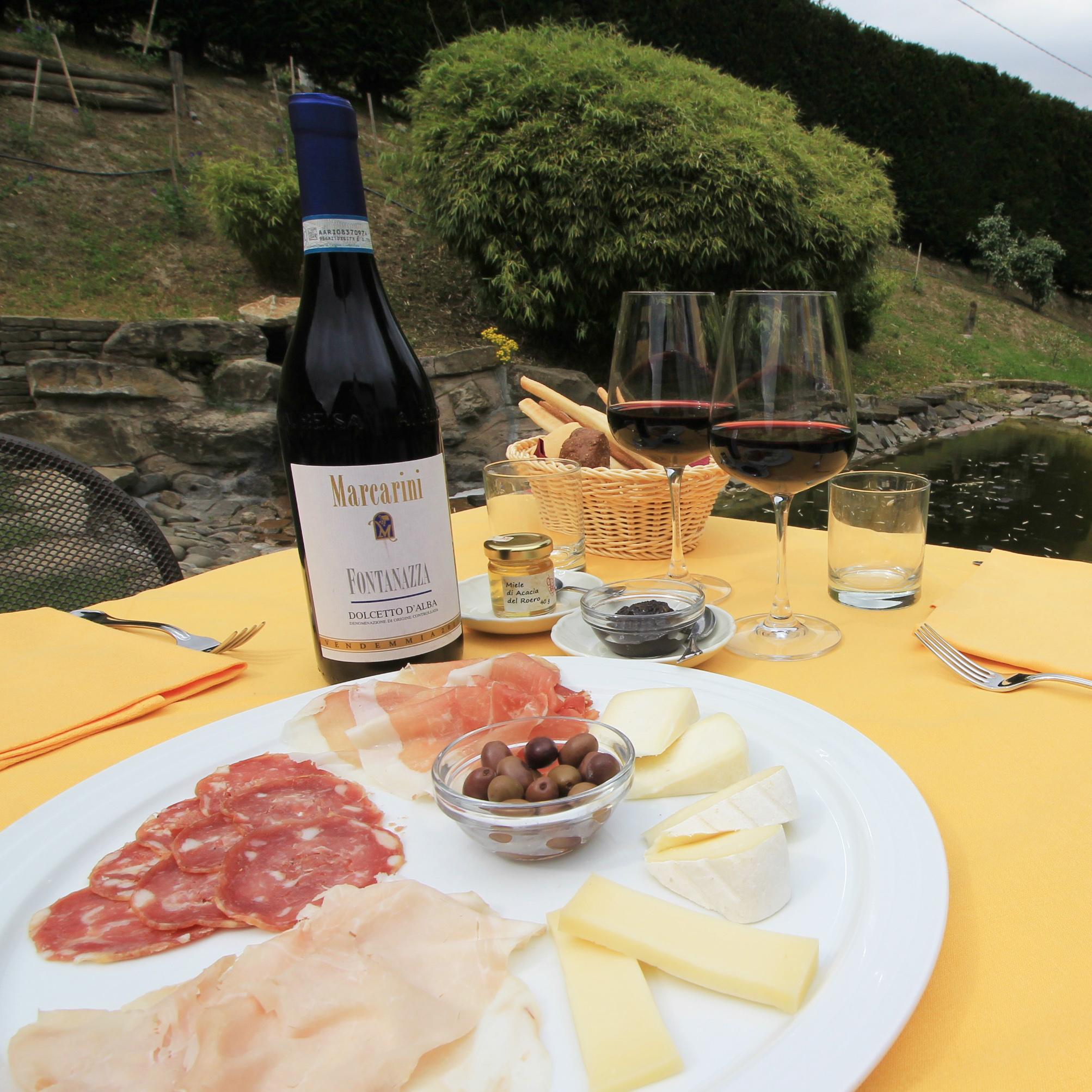 Neviglie Marcarini Agriturismo מראה חיצוני תמונה