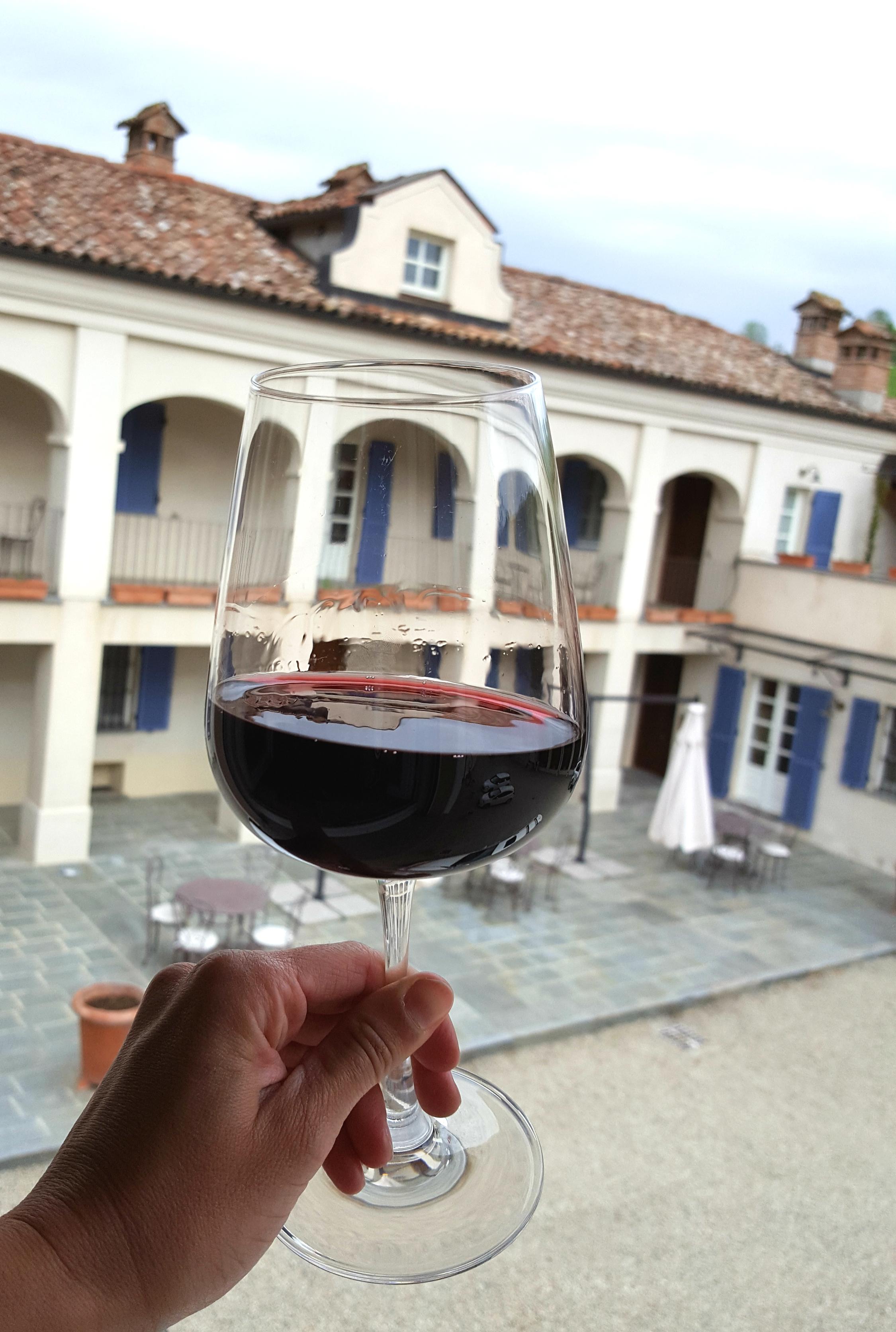 Neviglie Marcarini Agriturismo מראה חיצוני תמונה