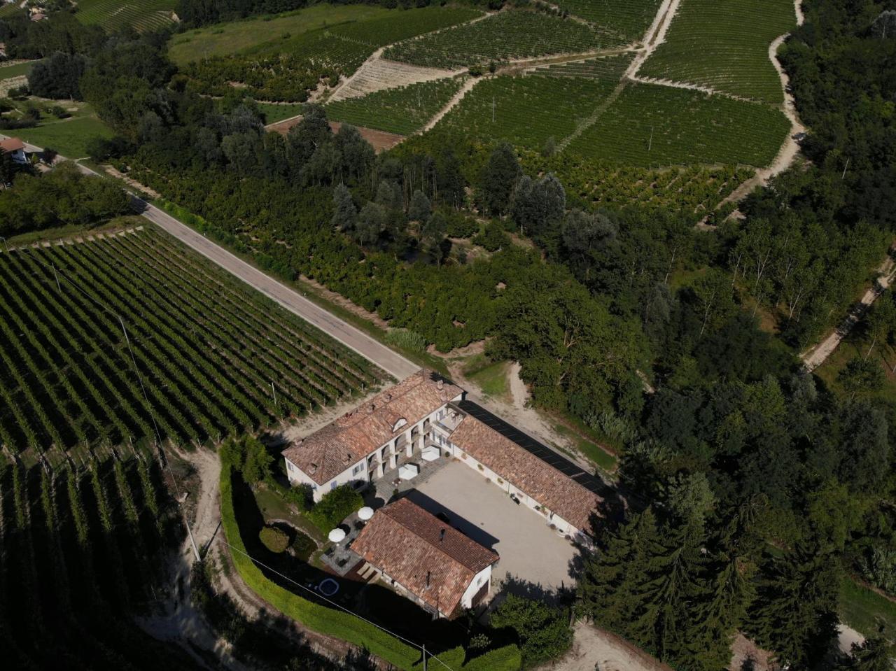 Neviglie Marcarini Agriturismo מראה חיצוני תמונה