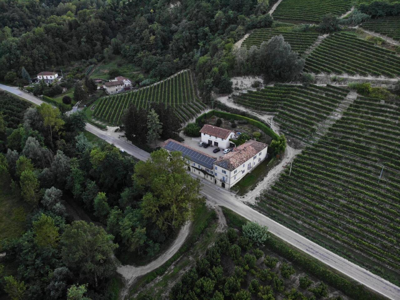 Neviglie Marcarini Agriturismo מראה חיצוני תמונה