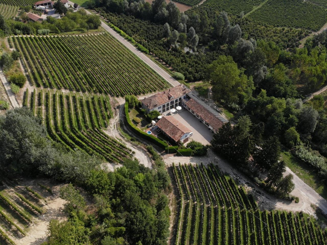 Neviglie Marcarini Agriturismo מראה חיצוני תמונה