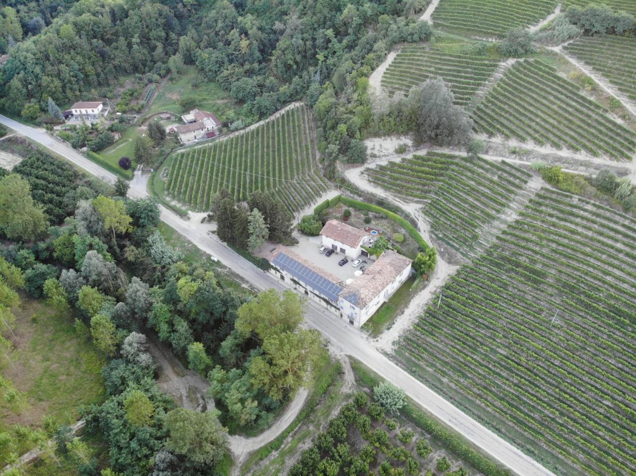 Neviglie Marcarini Agriturismo מראה חיצוני תמונה