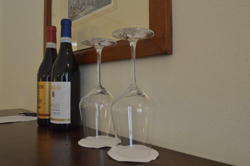 Neviglie Marcarini Agriturismo מראה חיצוני תמונה
